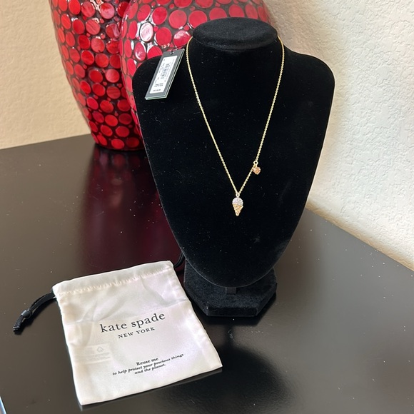 Kate Spade NWT What A Snack Strawberry Ice Cream Pendant - Picture 6 of 8